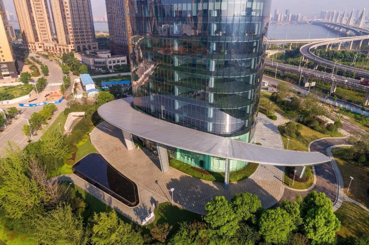 南昌新力中心塔楼直接落地，，，，，，无裙房