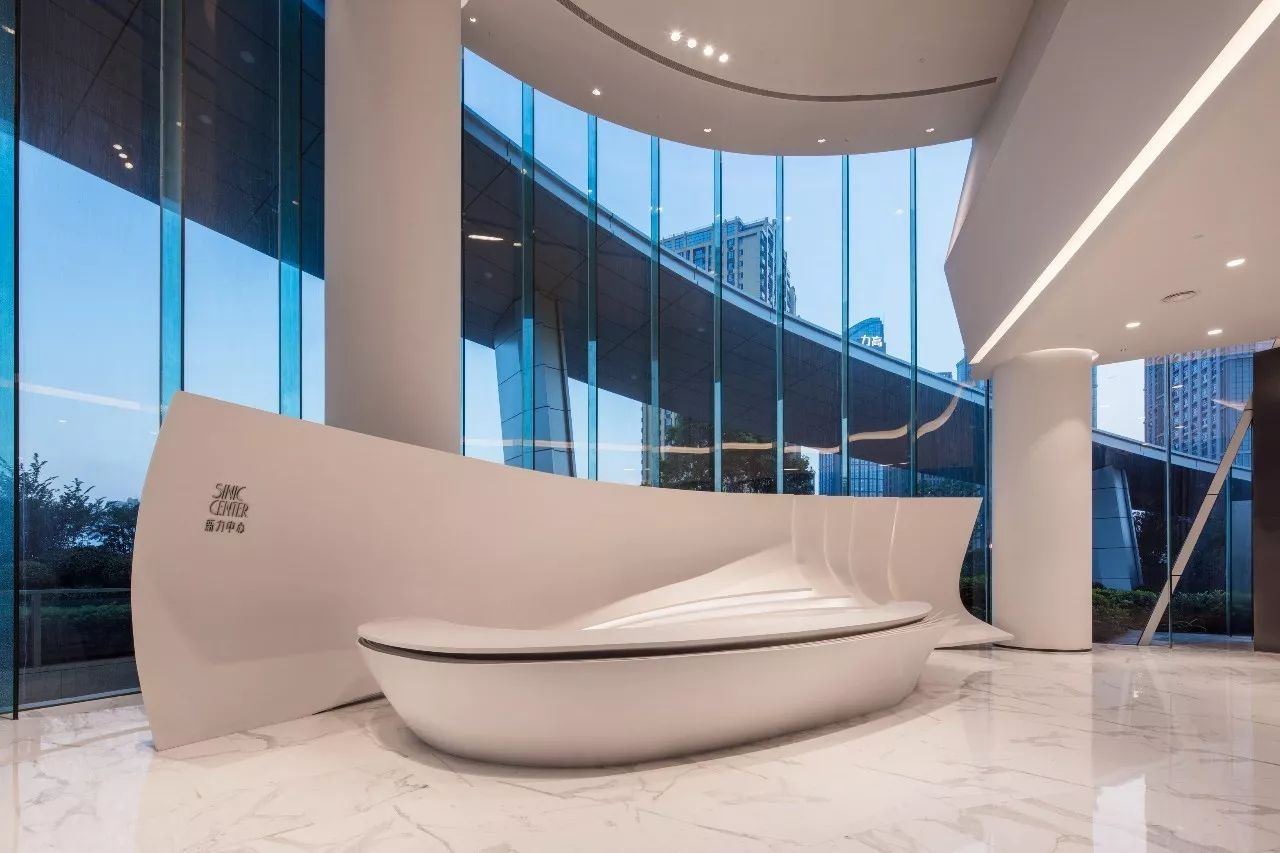 新力地产与银娱优越会为南昌新力中心打造了4.2m高阔层高、地下双层超大专属车库