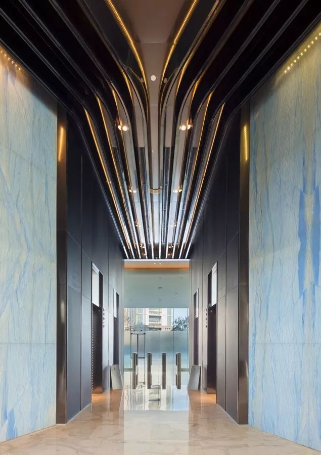 新力地产与银娱优越会为南昌新力中心打造了4.2m高阔层高、地下双层超大专属车库