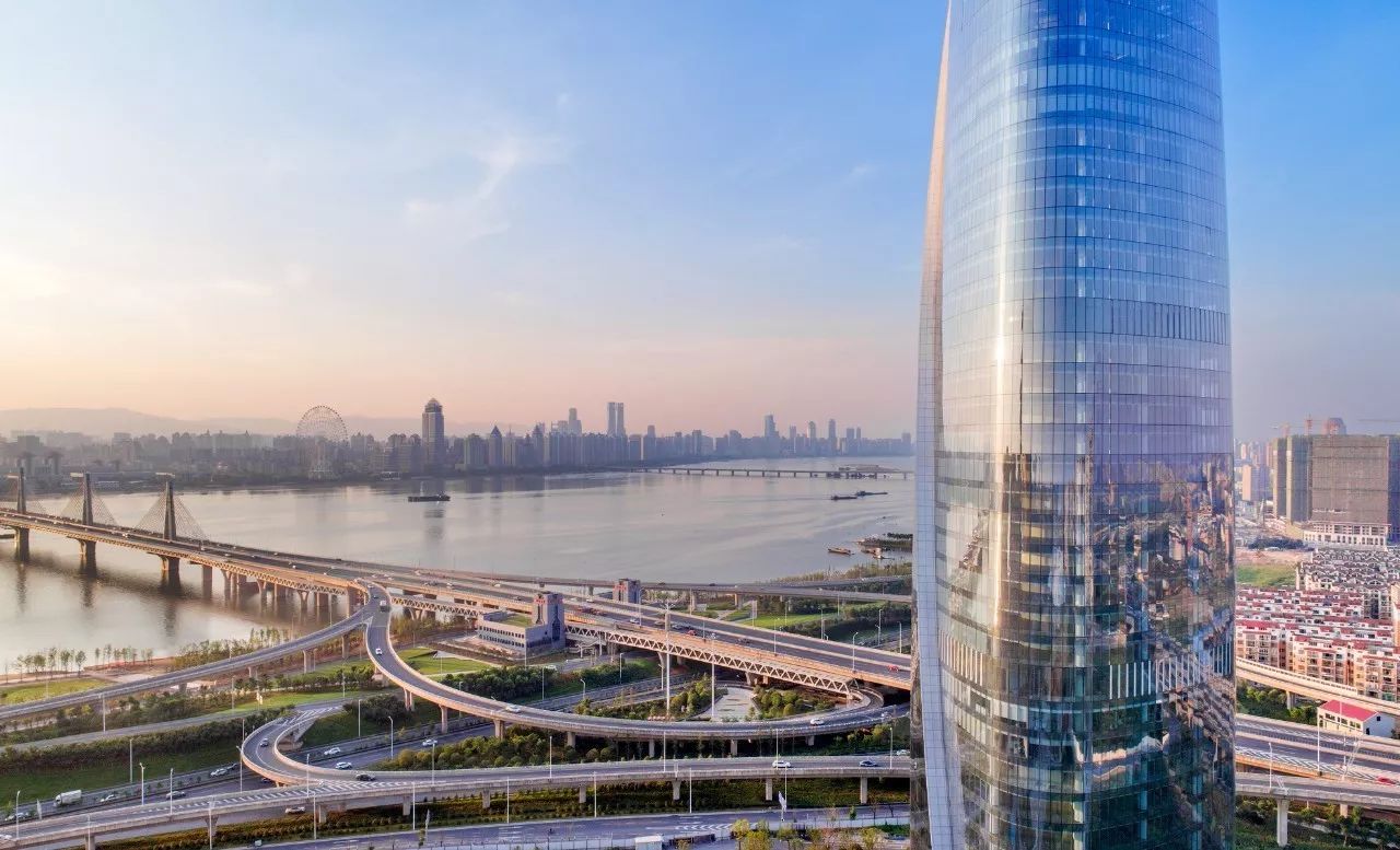 南昌新力中心，，，，，，以“镜鉴”之“隐”告竣文脉的绵延